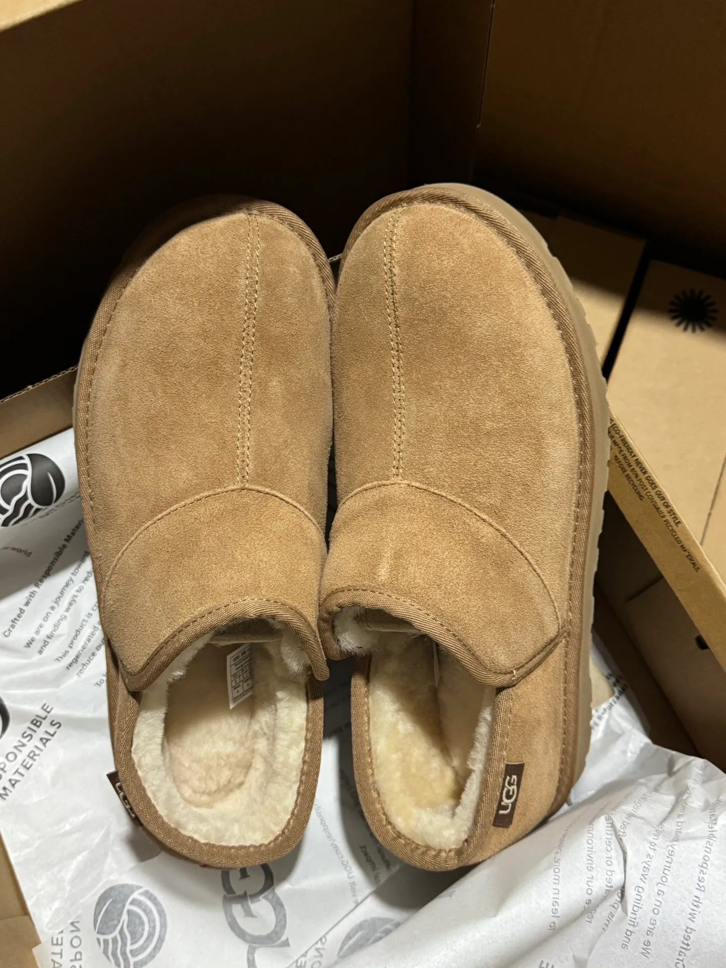 💰400 1138333 UGG casual slip-on shoes. Official men's casual slip-on slip-ons. Sheepskin lining. Soft, breathable, lightweight and non-slip. Suitable for any occasion! Size: 39 40 41 42 43 44 45